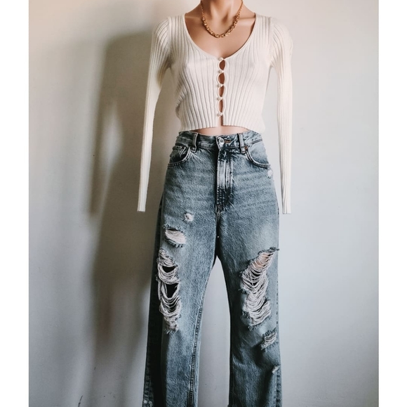 🆕️The Lorraine// Ivory pearl button crop top - Picture 9 of 9